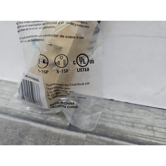 Lot of 4 Project Source 3-Outlet Adapters • 2-Prong to 3-Prong (#0409866) [148] - Picture 8 of 11